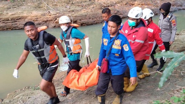Heboh! Sesosok Mayat Pria Ditemukan Warga Karanganyar di Sungai, Kaki dan Tangan Terikat Tali Rafia