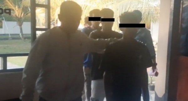 Miris, Pelajar Bejat SMA Biarkan 2 Pria Beristri Perkosa Pacarnya di Sebuah Sekolah