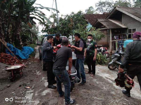 Foto Kapolsek Wonosobo Iptu Juniko Memimpin penggerebekan Judi Sabung Ayam