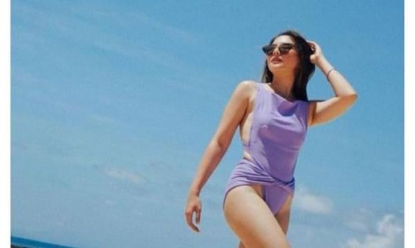 Potret Jessica Mila di Kolam Renang, hingga berbikini di Pantai