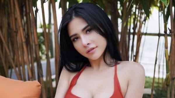 Maria Vania Posting Angkat Tangan, Netizen: Duta Ketiak Glowing