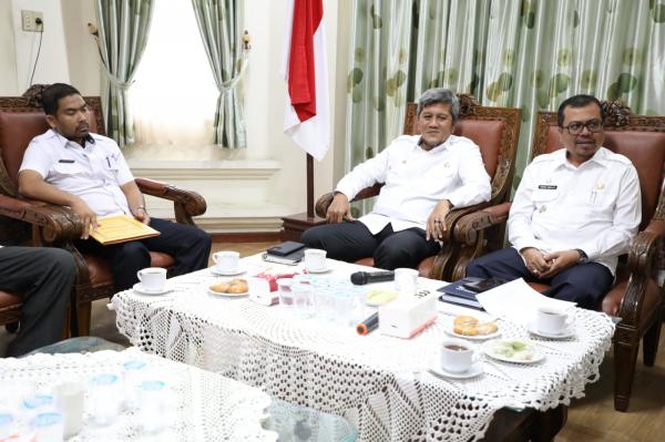 Pj Bupati Azwardi Ajak  Ketua Komisi III DPRK Cari Solusi Cepat Bangun Aceh Utara