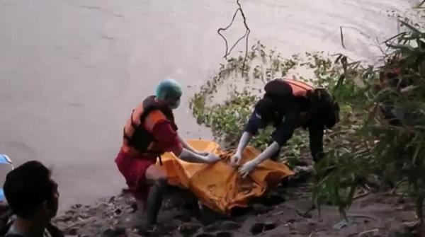 Sadis ! Mayat Perempuan di Sungai Porong Gegerkan Warga Sidoarjo
