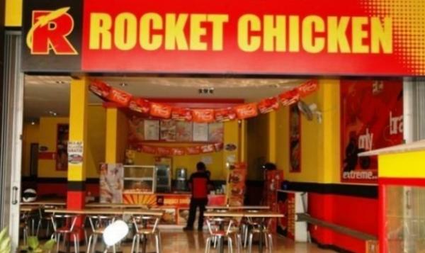 Pemilik Rocket Chicken, Mantan OB Kini Punya Omzet Triliun Rupiah 