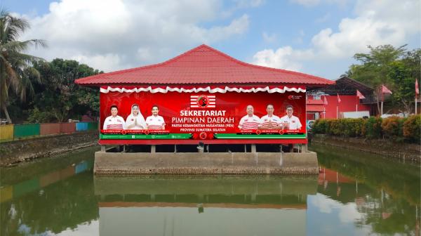 Unik, Sekretariat PKN Sumsel di Atas Kolam Ikan