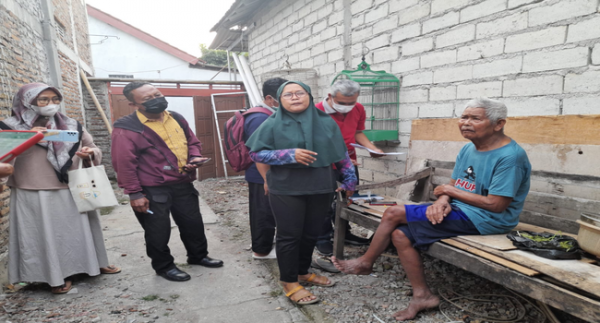 Belasan Warga di Desa Celep Sragen Diduga Keracunan dan Langsung Dilarikan ke Klinik