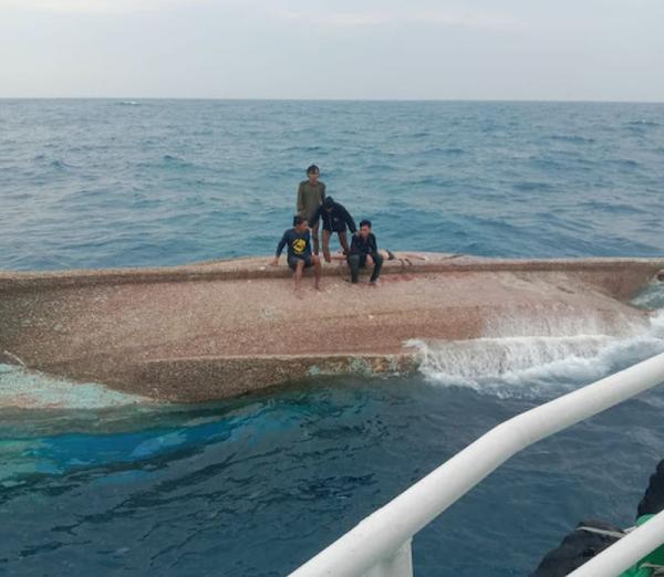 Sebuah Kapal Nelayan Terbalik di Laut Jawa, 6 Orang Selamat dan 8 Hilang