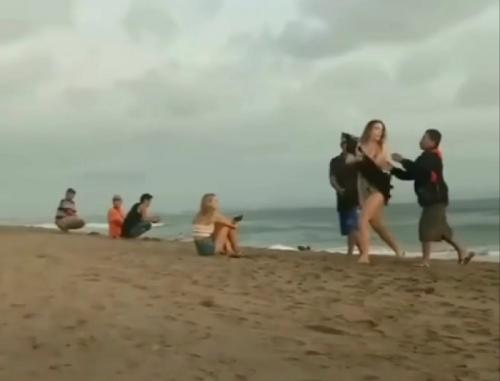 Viral, Pria Bali Terpergok Rekam Bokong Bule di Pantai