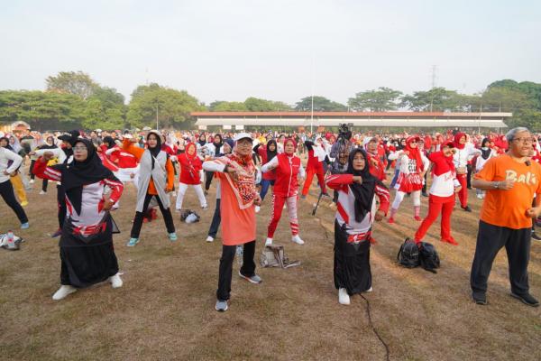 Antusias, Ribuan Warga Cirebon Ikuti Senam Nusantara yang Digelar PKS