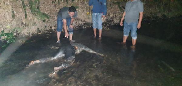 Jasad Perempuan Tanpa Identitas Ini Ditemukan Mati Ditepi Sungai, Kira-Kira Mati Karena Apa ?