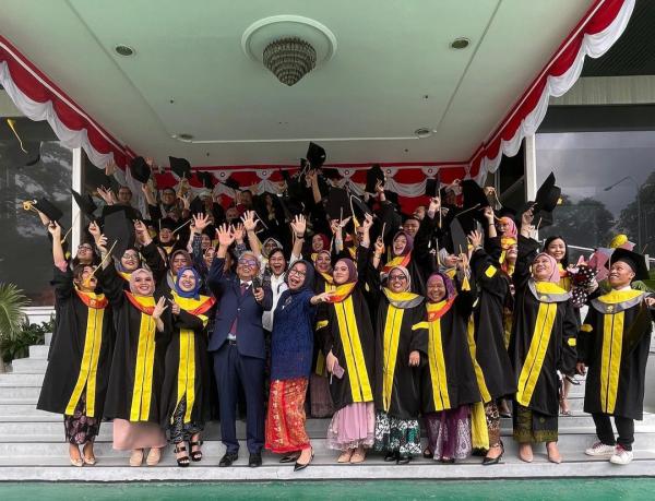 Inspiratif, 85 TKI di Malaysia Mengikuti Prosesi Wisuda Universitas Terbuka (UT) secara Online