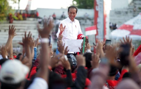 Riuh Relawan Desak 3 Periode, Jokowi: Konstitusi Tak Membolehkan Saya