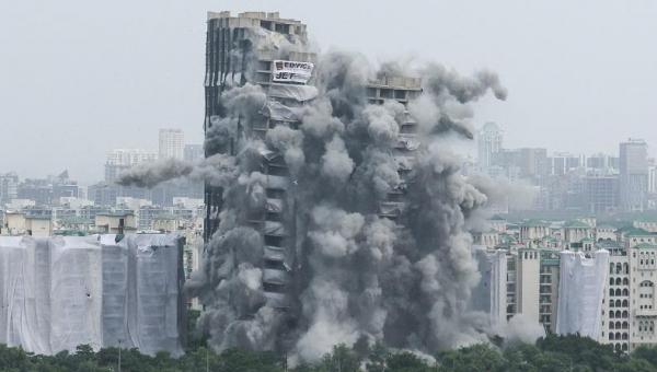 Waduh! India Hancurkan Menara Kembar, Pembongkaran Gedung Terbesar di Negara Itu