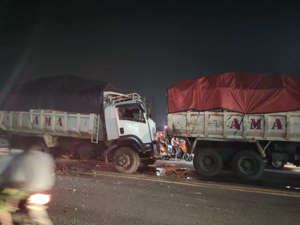 Akibat Rem Blong, 2 Dump Truck Hancur, 1 Orang Luka Memar