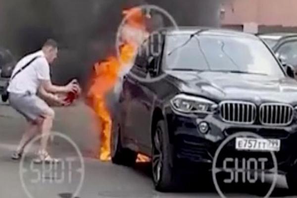 Mobil Mewah Milik Jenderal Sektarev Anak Buah Putin Dibakar, Pelakunya Bikin Geleng-geleng Kepala