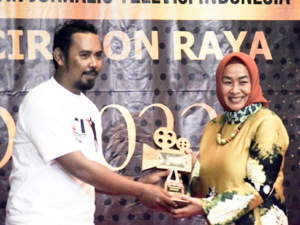 IJTI Cirebon Raya Award 2022, Bupati Indramayu Dianugerahi  Tokoh Percepatan Perekonomian