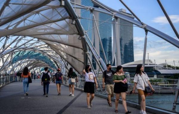 Mulai Hari Ini Negara Singapura Cabut Aturan Pakai Masker di Tempat Umum