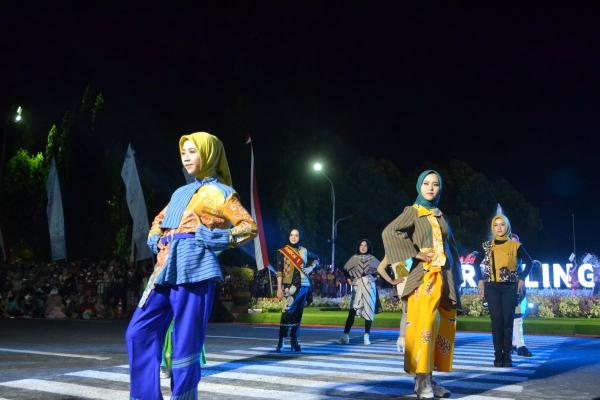 Keseruan Soedirman Fashion Street di Malam Hari, 280 Motif Batik Tampil