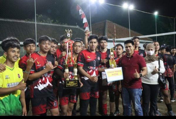 Tim Bola Voli Putra  Gladagsari dan Tim Putri Mojosongo Raih Juara Kapolres Boyolali Cup 2022