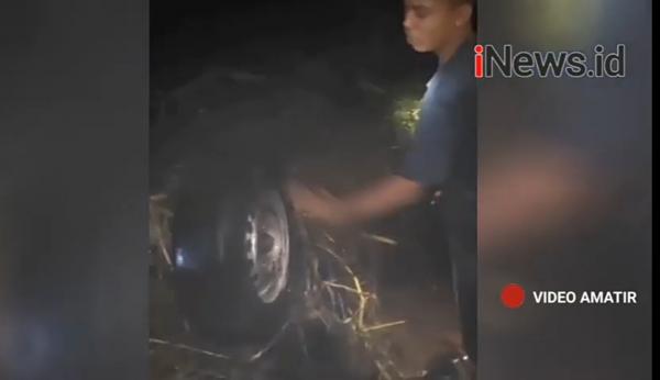 Viral Video Mobil L 300 Bermutan Kelapa Hanyut