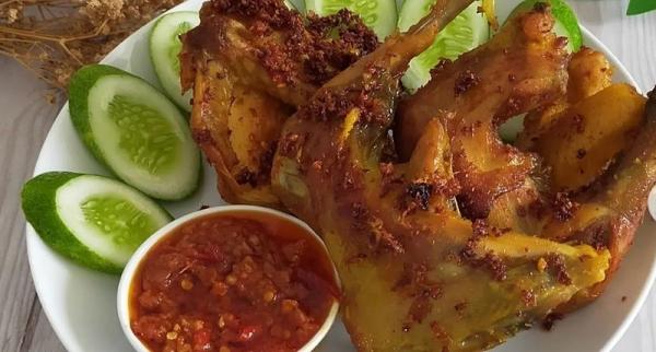 Ide Masak Ayam Goreng Kunyit dengan Sambal Terasi yang Lezat, Resepnya Simpel