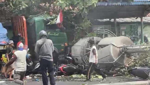 Kronologi Kecelakaan Maut Truk Tabrak Tiang di Bekasi yang Tewaskan 10 Orang