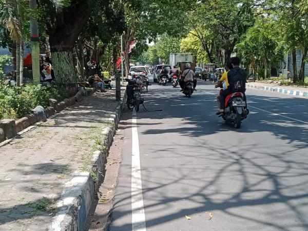 Meresahkan ! Ada Preman Suka Palak Warga di Depan Kantor Dinas Pendidikan Kota Probolinggo