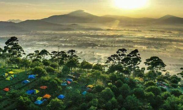 Rekomendasi Tempat Camping Terbaik di Bandung, Punya Spot Sunrise ataupun Sunset