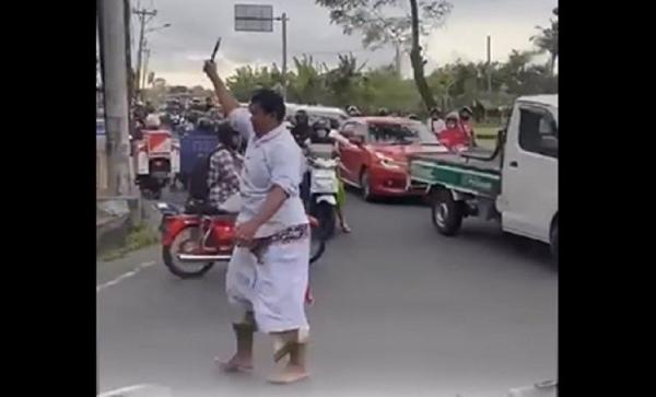 Pria Berbadan Gemuk di Bali Ngamuk Bikin Rombongan Turis Berteriak Histeris