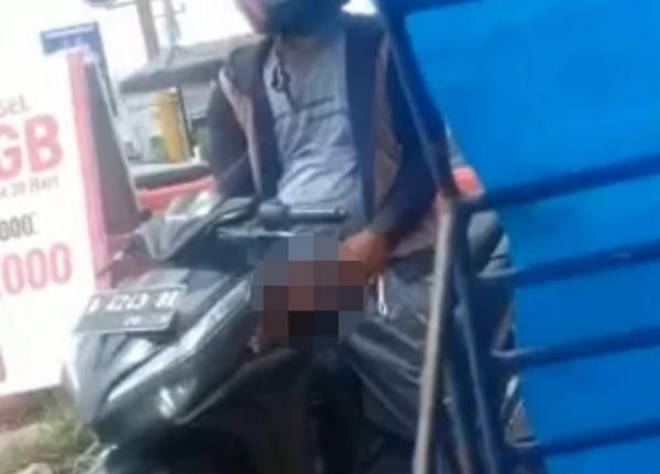 Viral! Pria Ini Nekat Onani di Pinggir Jalan, Bikin Perempuan  Ketakutan