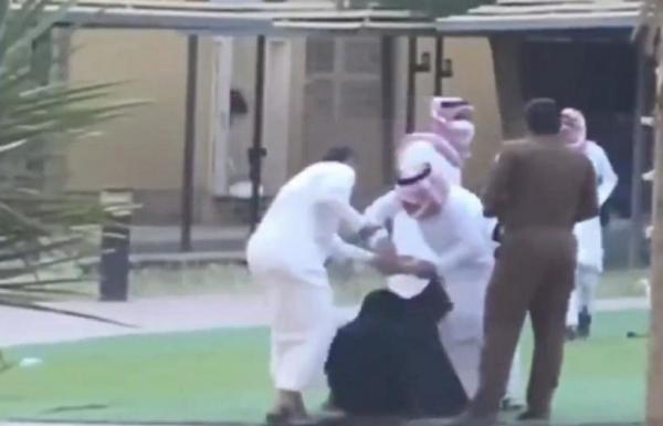 Sejumlah Pria Berseragam Keamanan Pukuli dan Seret Perempuan Penghuni Panti Asuhan di Arab Saudi