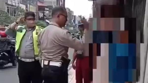 Viral Polantas Pakaikan Baju ke Wanita ODGJ di Bandung, Netizen: Makasih Pak Pol