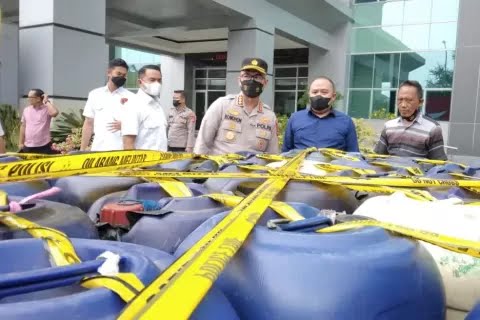 Polisi Ungkap Penimbunan 2,5 Ton Pertalite di Tangerang, 4 Pelaku Ditangkap
