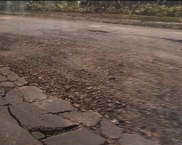 Warga Keluhkan Kondisi Jalan Lingkar Selatan Kota Cilegon Rusak Parah dan Berlubang