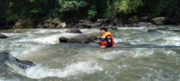 Tim SAR Gabungan saat Lakukan Pencarian Korban Tenggelam di Sungai Citanduy Tasikmalaya