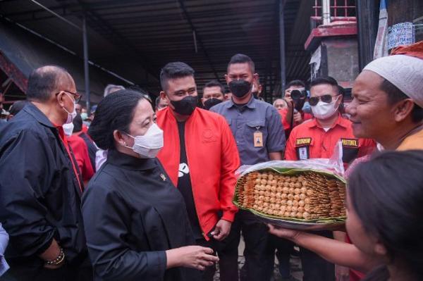 Ditemani Bobby Nasution, Puan Cek Harga Telur di Toba Minta  Pemerintah Stabilkan