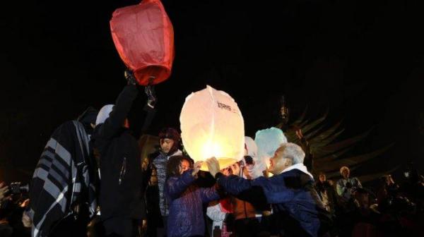 Meriahnya Dieng Culture Festival, Ganjar Pranowo Terbangkan Lampion Bersama Si Bocah Gimbal