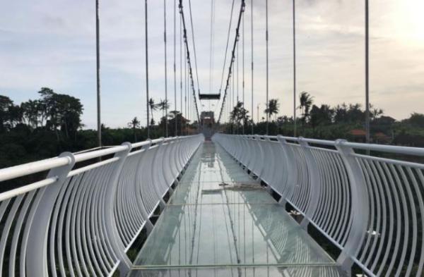 Jembatan Kaca di Gianyar Bakal Segera Dibuka, Cek Tarif Masuknya