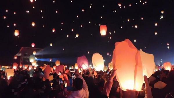 Indahnya Gemerlap Ribuan Lampion Hiasi Langit di Dieng Culture Festival 2022