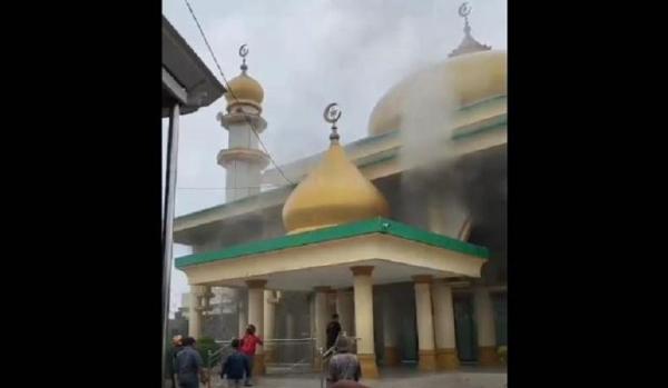 Jamaah Salat Jumat Panik Berhamburan, Masjid Terbakar di Deliserdang