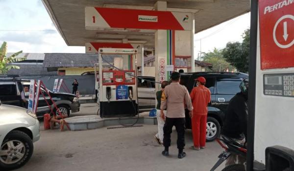 Pastikan BBM tepat Sasaran, Polres Toraja utara Kerahkan Pengamanan di Sejumlah SPBU