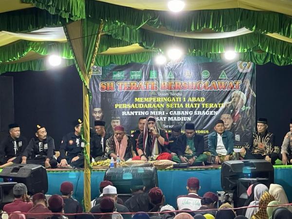 SAMBUT SATU ABAD TERATE EMAS DENGAN BERSHOLAWAT