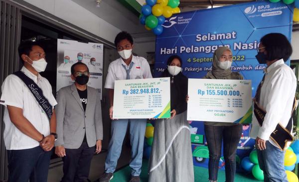 Senyum Peserta BPJamsostek di Momen Harpelnas, Ada Bantuan Promotif Preventif dan Santunan Kematian