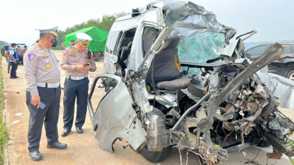 Kecelakaan Maut Hiace Vs Truk di Jalan Tol Batang, 7 Tewas