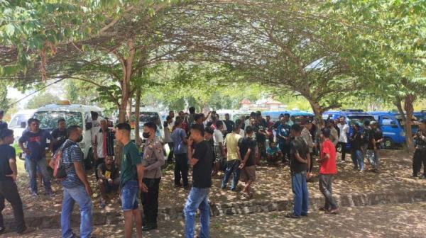 Miris! Imbas Kenaikan Harga BBM, Puluhan Sopir Angkot di Sikka Mogok Beroperasi