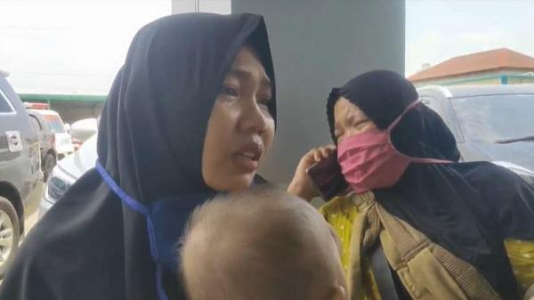 Tangis Istri Supir Travel Kenang Pesan Terakhir Suaminya Sebelum Tabrakan Maut di Tol Batang