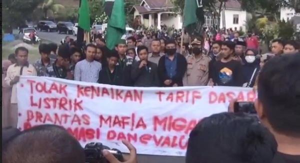 Demo Mahasiswa Tolak Kenaikan BBM di Palopo, Wakil Ketua DPRD Ikut Turun ke Jalan