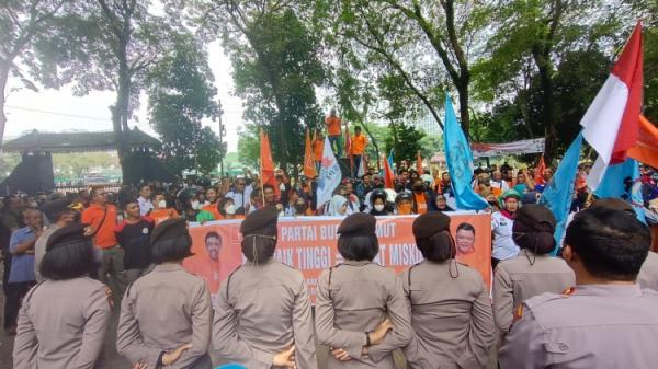 Geruduk Gedung DPRD Sumut, Buruh Sebut Kenaikan Harga BBM Sengsarakan Rakyat