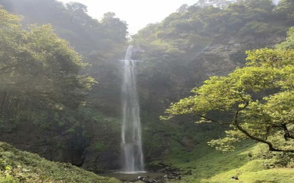 Curug Cimahi, Wisata Air Terjun Tertinggi di Bandung Raya dengan Pesona Keindahan Pelangi