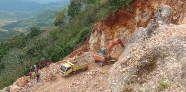 Proyek 6,8 Miliar di Manggarai Timur Diduga Gunakan Material Pasir Ilegal